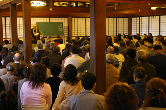 日曜説法坐禅会に初参加（会場：円覚寺方丈　06・11・12）_c0014967_17321045.jpg