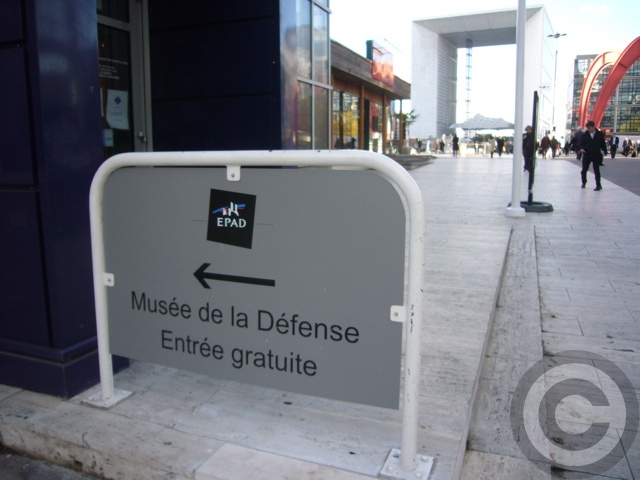 ■ラ・デファンス博物館MUSEE DE LA DEFENSE（パリ）_a0008105_21445394.jpg