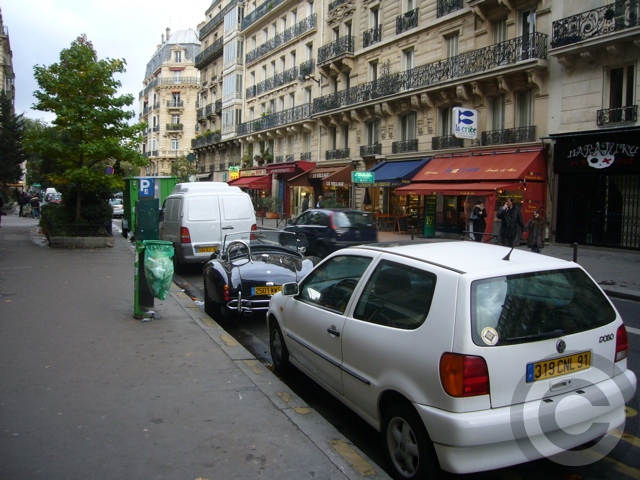■街角の車（パリ）_a0008105_6342016.jpg