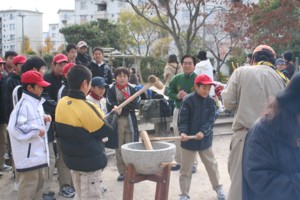 おやじ達の“いつもと違う！餅つき大会”♪…準備ＯＫ！_d0082356_1521437.jpg