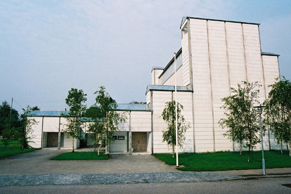 バウスヴェア教会  Bagsvaerd Church (1974~76) Jorn Utzon / Gentofte Copenhagen Denmark  No.6/33_c0044801_813737.jpg