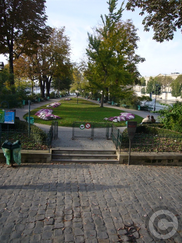 【ポン・ヌフPont neuf】街角の公園（パリ）_a0008105_6112251.jpg