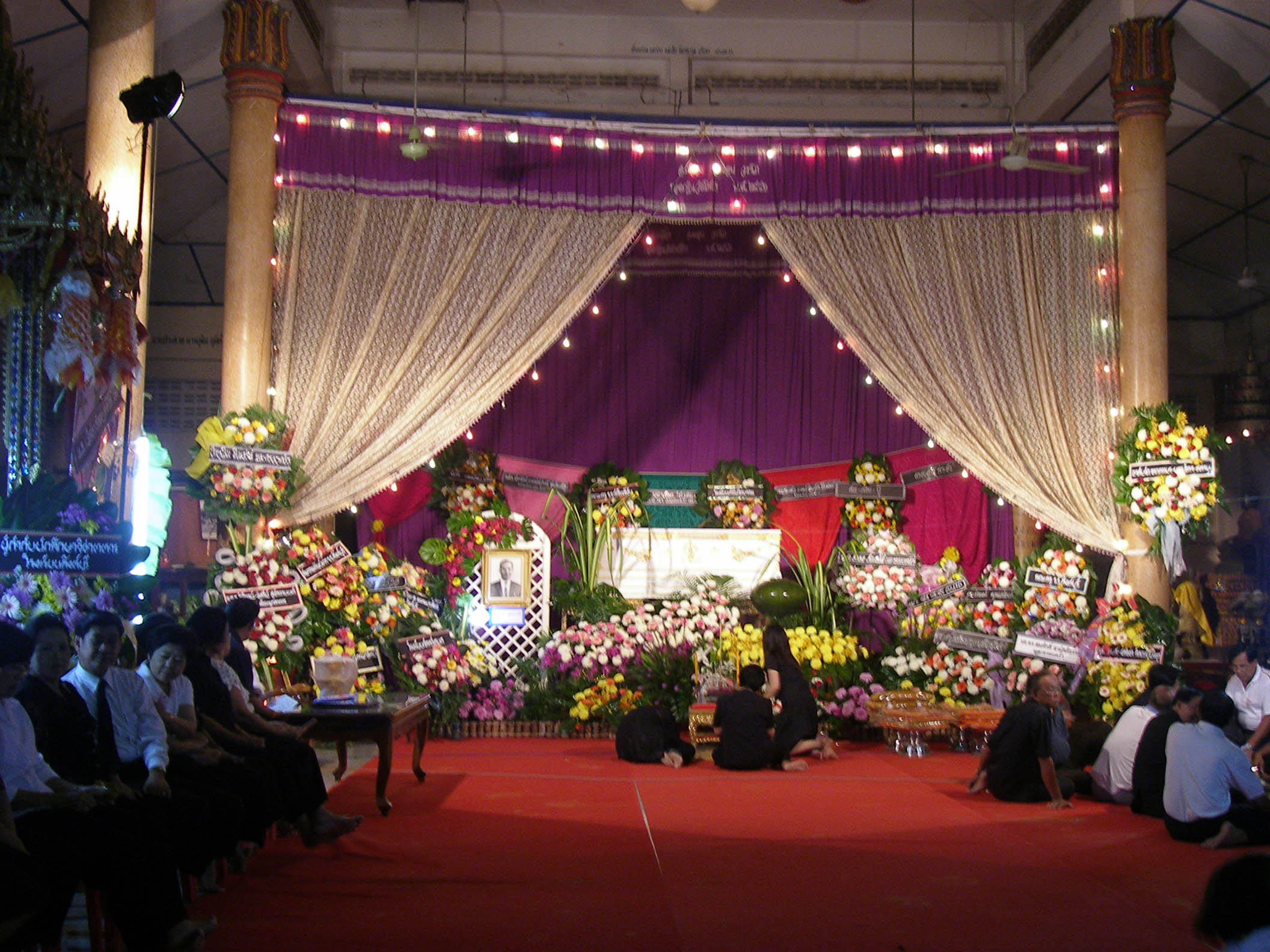 楽しいお葬式 Sawatdii From Singburi