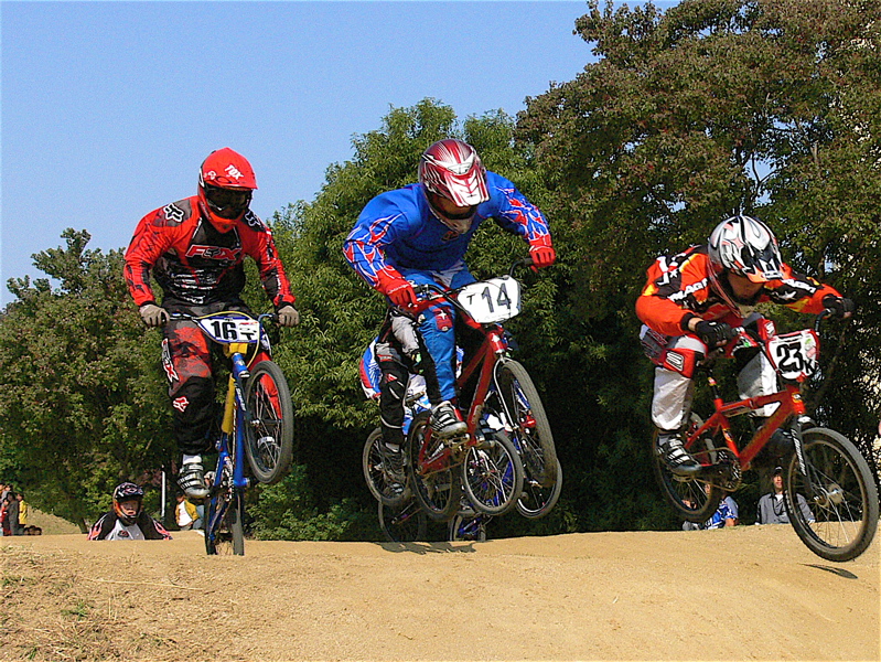 2006JBMXFジャパンシリーズファイナルVOL815〜16歳クラス&17〜24クラス決勝画像垂れ流し _b0065730_19482561.jpg