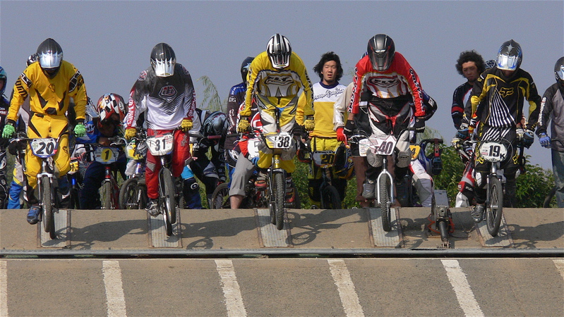 2006JBMXFジャパンシリーズファイナルVOL815〜16歳クラス&17〜24クラス決勝画像垂れ流し _b0065730_20201112.jpg
