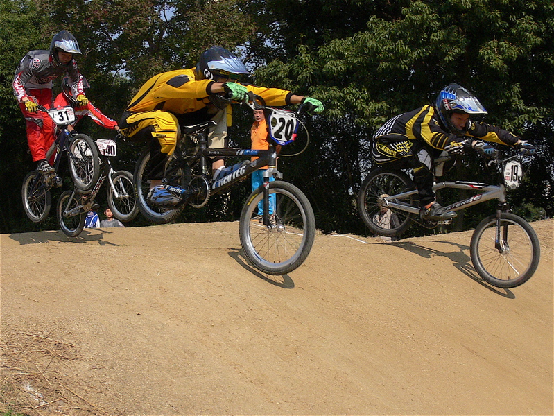 2006JBMXFジャパンシリーズファイナルVOL815〜16歳クラス&17〜24クラス決勝画像垂れ流し _b0065730_20211862.jpg