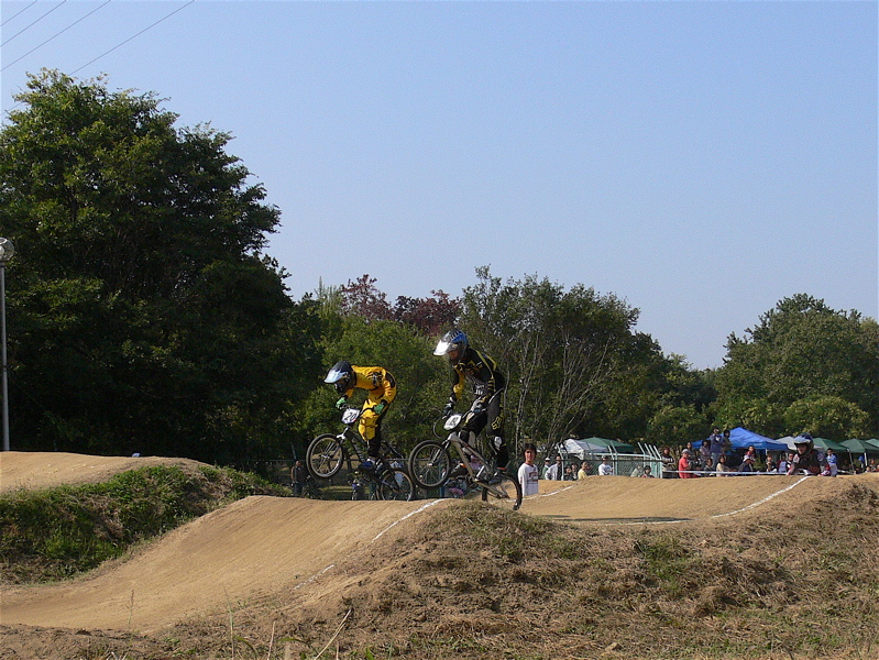 2006JBMXFジャパンシリーズファイナルVOL815〜16歳クラス&17〜24クラス決勝画像垂れ流し _b0065730_2027911.jpg