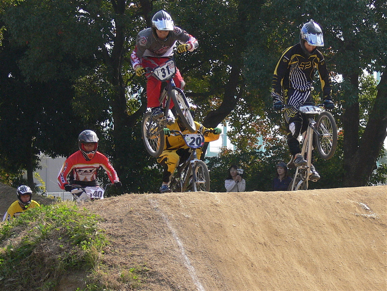2006JBMXFジャパンシリーズファイナルVOL815〜16歳クラス&17〜24クラス決勝画像垂れ流し _b0065730_2033136.jpg