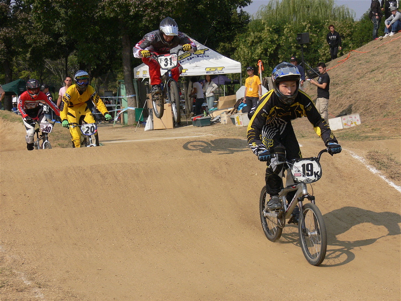 2006JBMXFジャパンシリーズファイナルVOL815〜16歳クラス&17〜24クラス決勝画像垂れ流し _b0065730_20333976.jpg