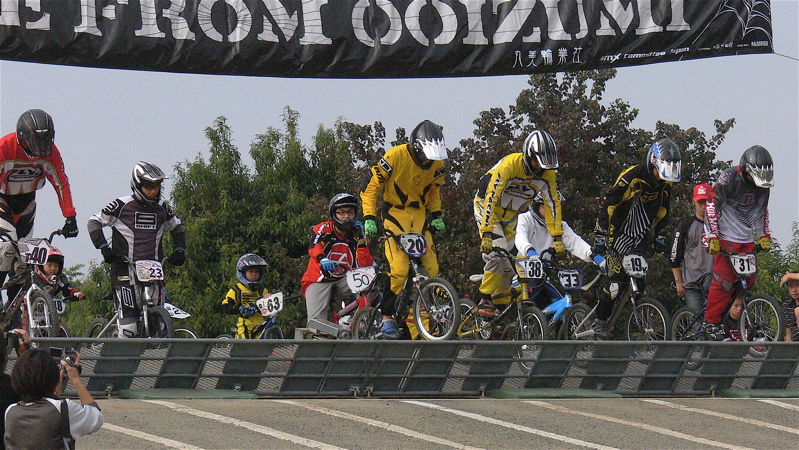 2006JBMXFジャパンシリーズファイナルVOL815〜16歳クラス&17〜24クラス決勝画像垂れ流し _b0065730_20413516.jpg