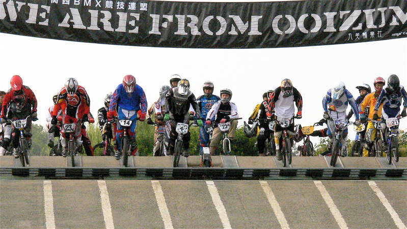 2006JBMXFジャパンシリーズファイナルVOL815〜16歳クラス&17〜24クラス決勝画像垂れ流し _b0065730_204369.jpg