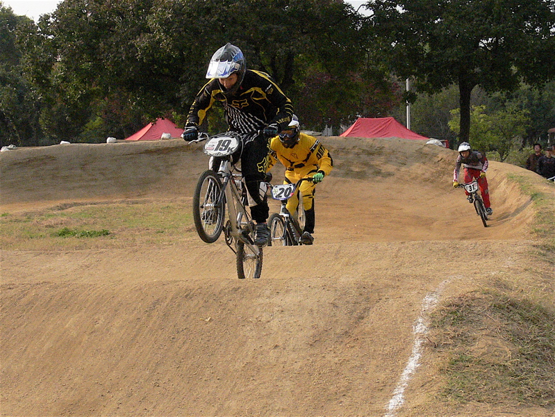 2006JBMXFジャパンシリーズファイナルVOL815〜16歳クラス&17〜24クラス決勝画像垂れ流し _b0065730_20515456.jpg