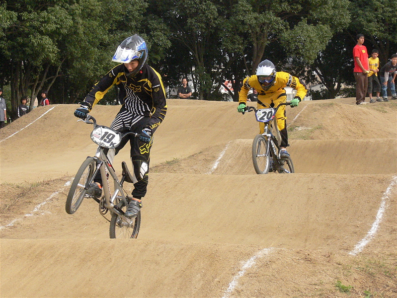 2006JBMXFジャパンシリーズファイナルVOL815〜16歳クラス&17〜24クラス決勝画像垂れ流し _b0065730_20553398.jpg