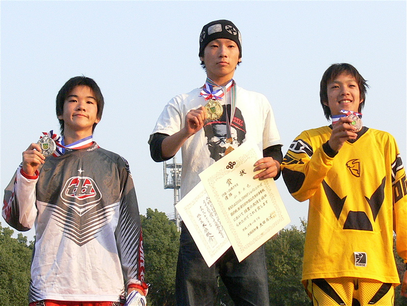 2006JBMXFジャパンシリーズファイナルVOL815〜16歳クラス&17〜24クラス決勝画像垂れ流し _b0065730_20595563.jpg