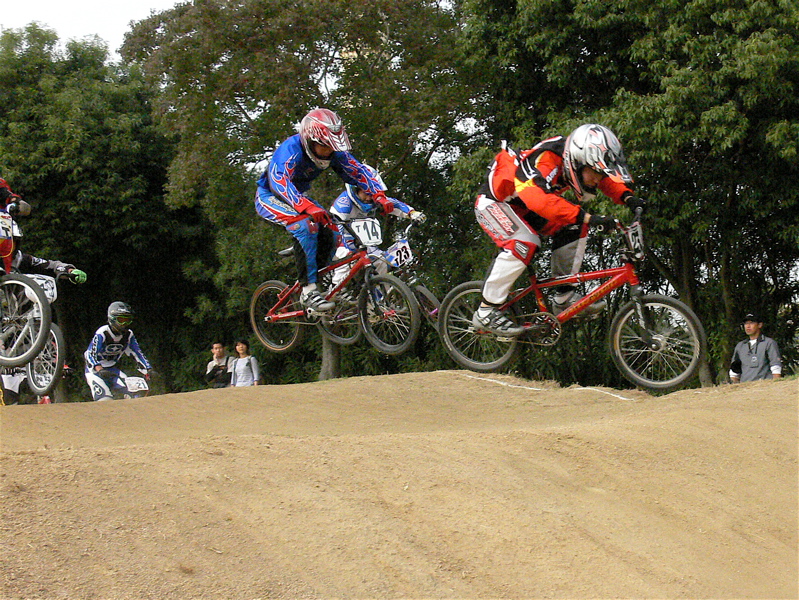 2006JBMXFジャパンシリーズファイナルVOL815〜16歳クラス&17〜24クラス決勝画像垂れ流し _b0065730_2065063.jpg