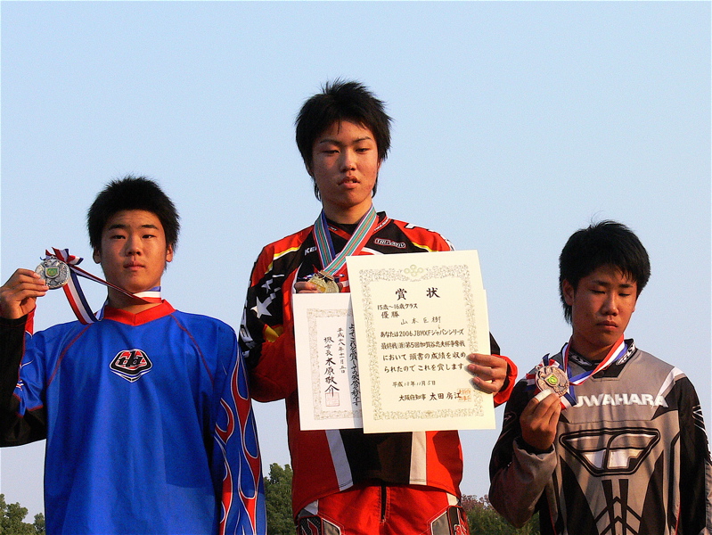 2006JBMXFジャパンシリーズファイナルVOL815〜16歳クラス&17〜24クラス決勝画像垂れ流し _b0065730_2095887.jpg