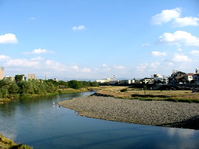 熊本大学工学部環境システム工学科建築系の学生さんたちの学習中・・・・・_a0063658_1352540.jpg