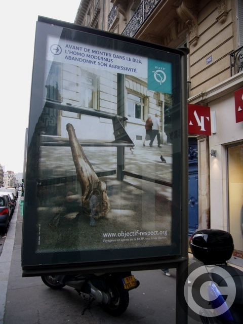■街角の広告（パリ）_a0008105_6101428.jpg