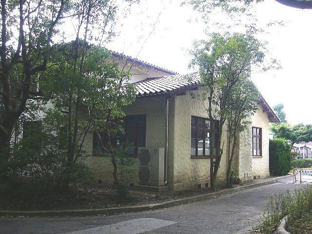 彦根市の滋賀大学陵水会館_c0094541_13493992.jpg