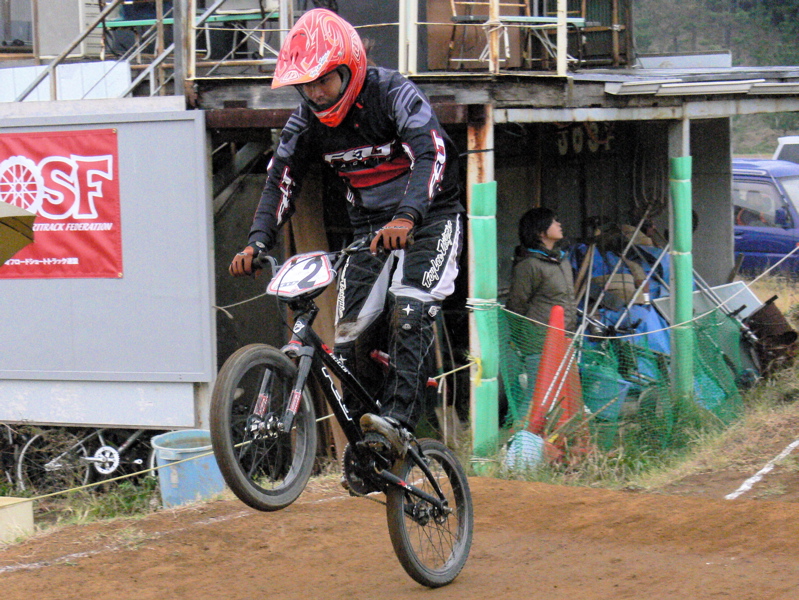 JOSF11月緑山定期戦VOL1 BMXエリートクラス予選〜決勝画像垂れ流し(世界最速情報?)_b0065730_193861.jpg