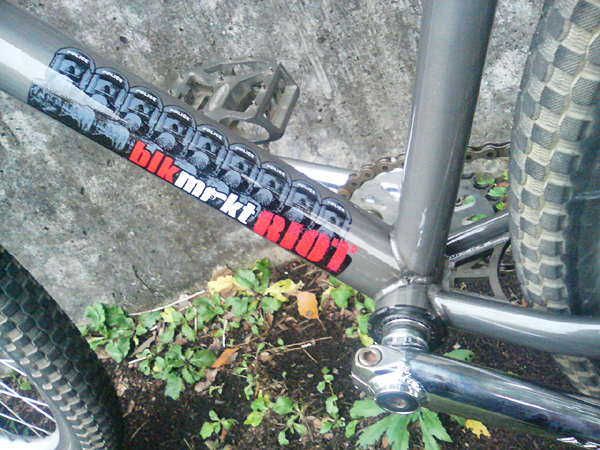 blkmrkt RIOT : yo86@86GRAPHICS & Stream blkmrkt RIOT : yo86@86GRAPHICS & Stream
