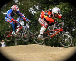2006JBMXFジャパンシリーズファイナルVOL815〜16歳クラス&17〜24クラス決勝画像垂れ流し _b0065730_2345561.jpg