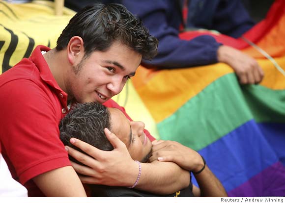 Activists hail Mexico City\'s new same-sex civil union law_d0066343_1043263.jpg