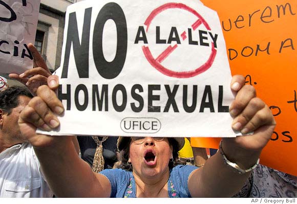 Activists hail Mexico City\'s new same-sex civil union law_d0066343_10435215.jpg