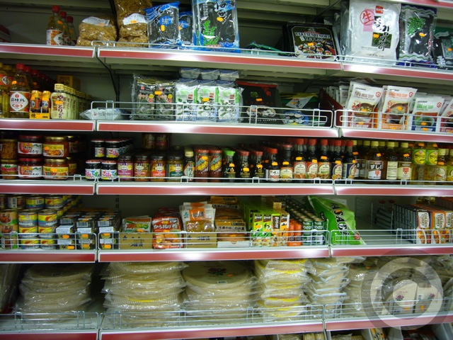 ■モベールの中華ベトナム食材店再オープン(パリ)_a0014299_1865535.jpg