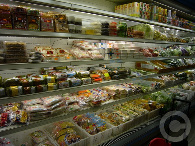 ■モベールの中華ベトナム食材店再オープン(パリ)_a0014299_1871964.jpg