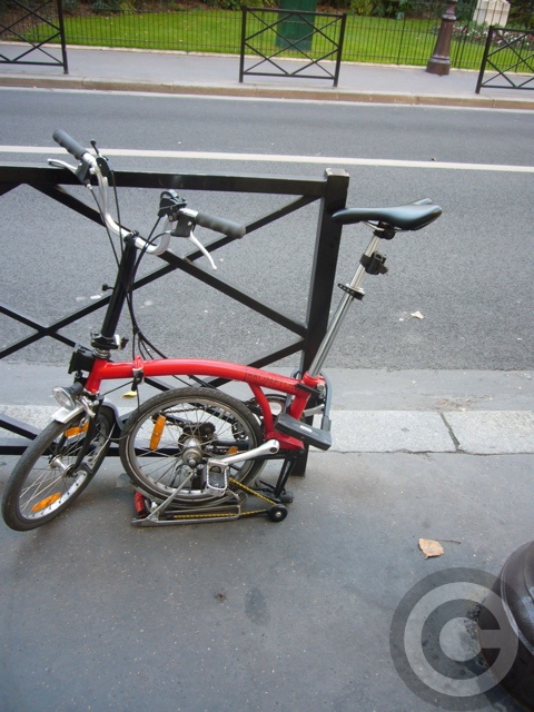 ■街角の自転車（パリ）_a0008105_19172117.jpg