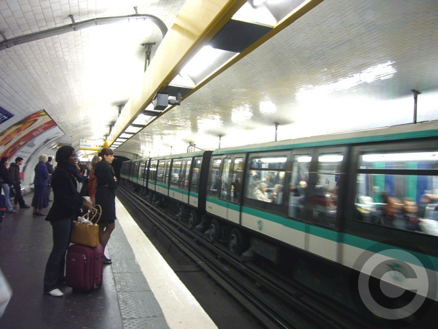 ■パリのメトロMETRO_a0008105_20234371.jpg