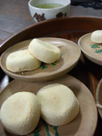 伊勢神宮のおやつ　　　　　　　　　　　　　　　二軒茶屋餅_e0074251_974335.jpg