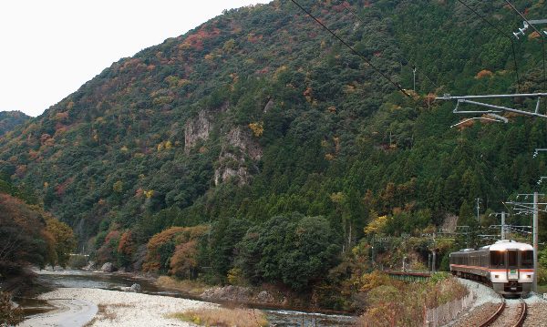 11 26 日 紅葉彩る愛知県民の森と鳳来峡の散策 さわうぉ日和