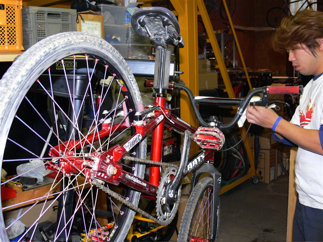 横浜のMTB&BMX PROショップ Bike labを訪問しました_b0065730_2144976.jpg