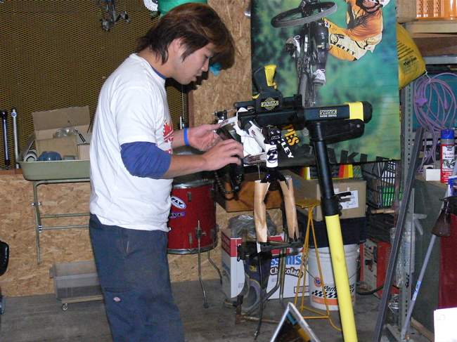 横浜のMTB&BMX PROショップ Bike labを訪問しました_b0065730_21542572.jpg