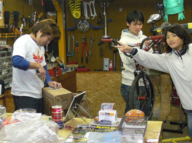 横浜のMTB&BMX PROショップ Bike labを訪問しました_b0065730_2233416.jpg