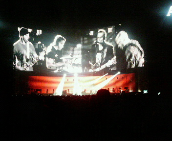 U2のコンサートに行ってきました!!!_d0096843_1163983.jpg