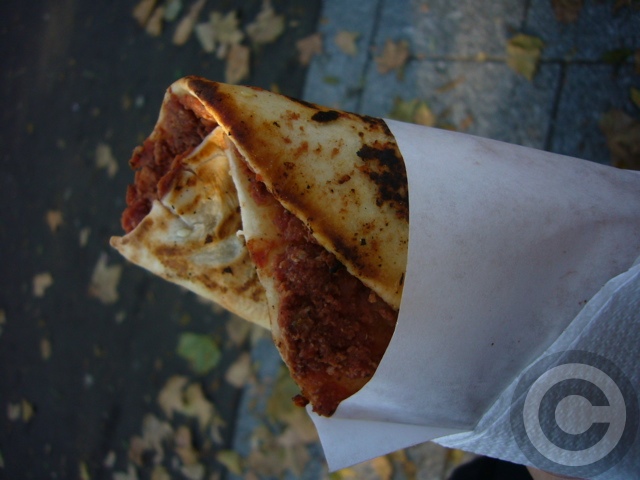 ■はじめて食したレバノン風クレープ(パリ)_a0014299_7572962.jpg