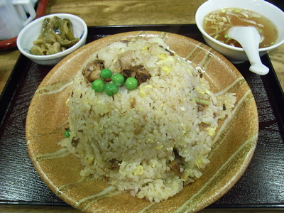久々デカ盛りチャーハンは、うまかったであります! 神保町 徳萬殿_b0098884_17595378.jpg