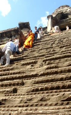 A LAND OF CULTURAL HERITAGE～CAMBODIA～No.4　ANGKOR WAT_e0007801_2371778.jpg