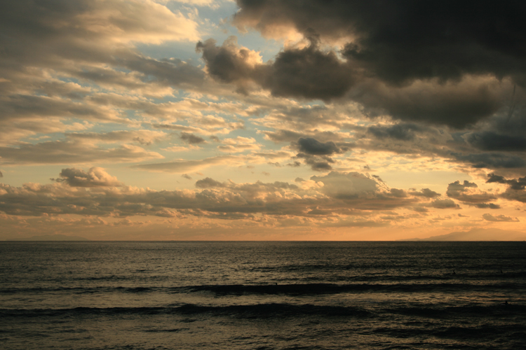 七里ヶ浜の海の風景・続き。_b0022268_2273863.jpg