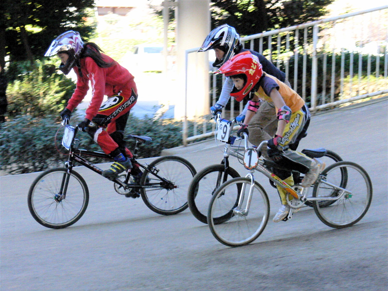 JOSF１２月川口ゴリラ公園２００６最終戦VOL3ビギナー〜ミルキー８クラス決勝画像垂れ流し_b0065730_22522672.jpg