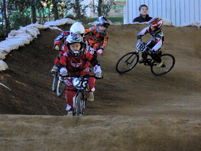 JOSF１２月川口ゴリラ公園２００６最終戦VOL3ビギナー〜ミルキー８クラス決勝画像垂れ流し_b0065730_23101756.jpg