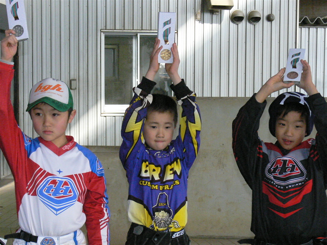 JOSF１２月川口ゴリラ公園２００６最終戦VOL3ビギナー〜ミルキー８クラス決勝画像垂れ流し_b0065730_23272376.jpg
