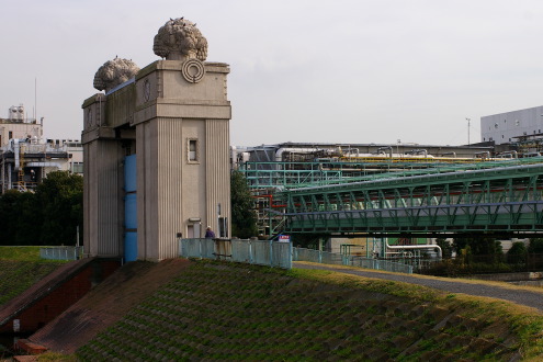 川崎まで古い水門を見に行ってきました。_b0053019_20435323.jpg