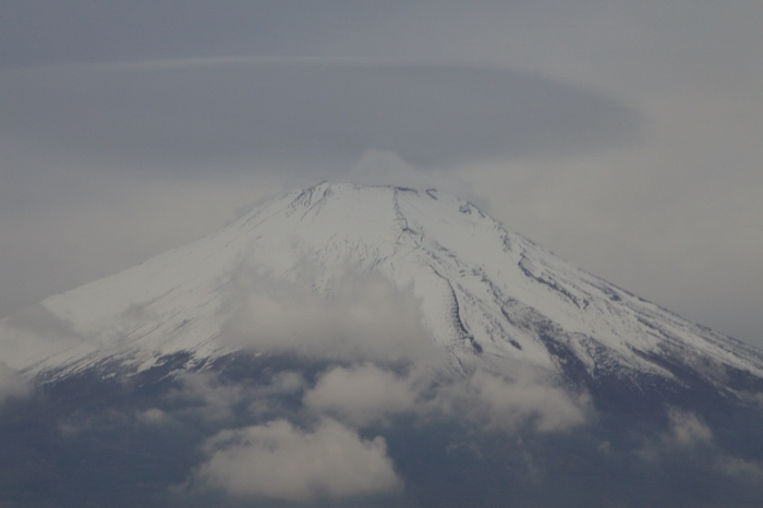 変った笠雲。_f0105478_19162914.jpg