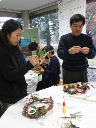 「クリスマスリース・しめ縄作り」イベントを開催しました☆_b0049307_1102740.jpg
