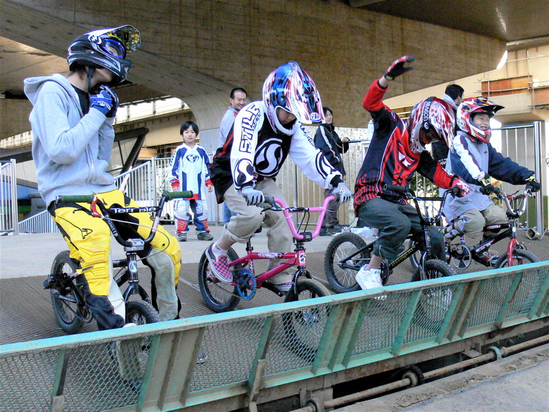 プロジェクト16VOL72 2006ゴリラ最終戦_b0065730_18465044.jpg