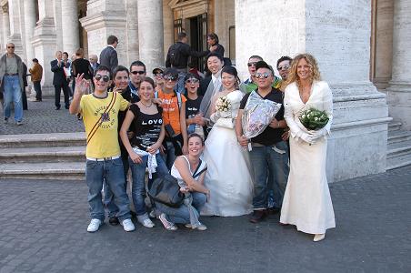 イタリアで結婚式１０　ライスシャワー！！_f0023069_0232840.jpg